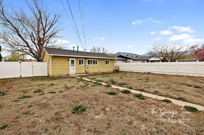 Building Photo - 1216 Pando Ave