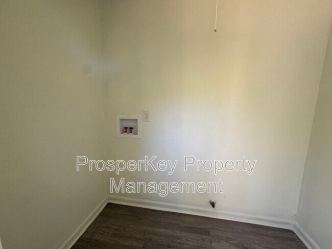 Building Photo - 4794 Gardiner Dr