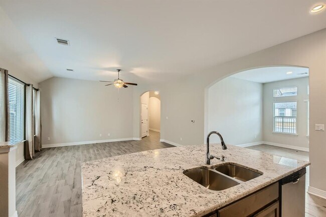 Building Photo - 764 Bonnet Blvd