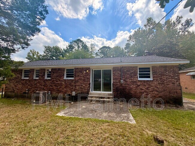 Building Photo - 1805 Carousel Cir