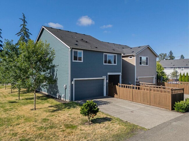 Building Photo - Beautiful Puyallup Corner Lot Home with Office, A/C, Formal Dining & Bonus Loft!