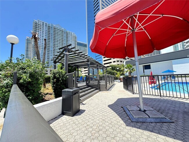 Building Photo - 825 Brickell Bay Dr