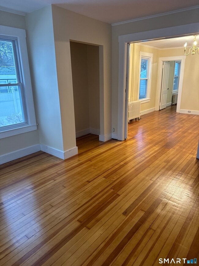 Building Photo - 79 Meadow St