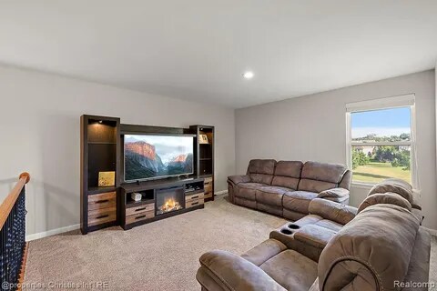 Building Photo - 61171 Saddlecreek Dr