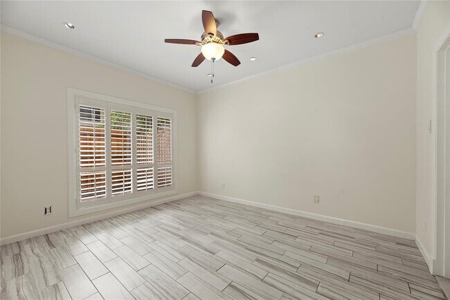 Building Photo - 201 Vanderpool Ln