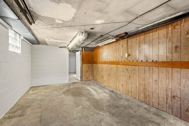 Building Photo - AVAILABLE FOR AUGUST 7TH!! Don't miss this FANTASTIC 1-bedroom in Penn Hills!