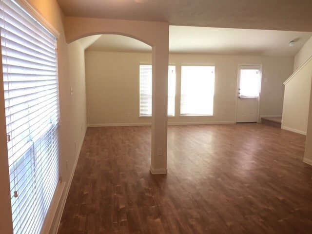 Building Photo - 705 South Ella Creek Drive