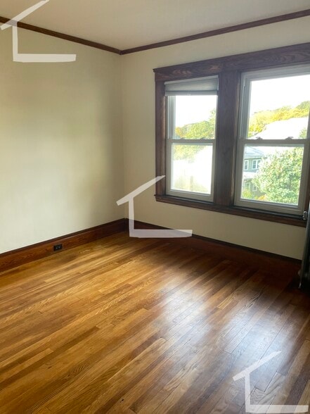 Building Photo - 50 Larch St