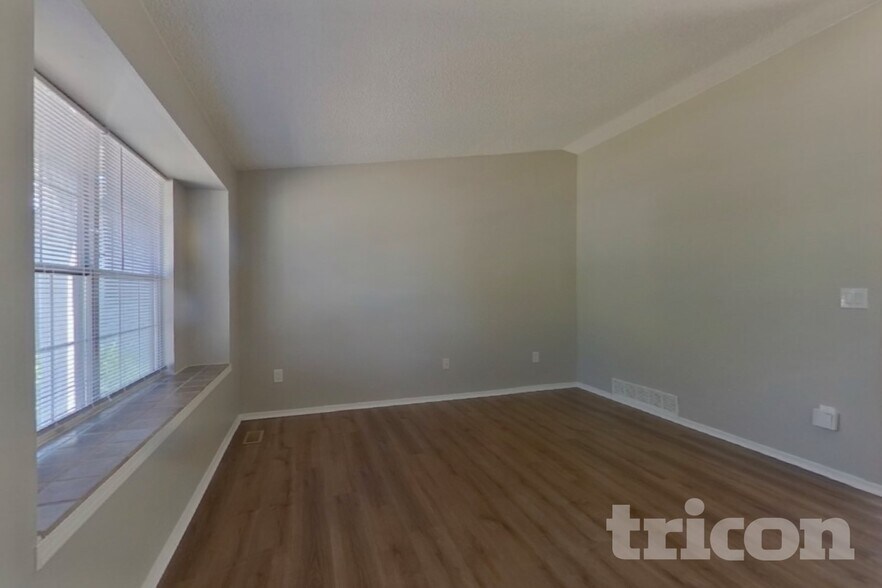 Building Photo - 17662 Ponderosa Ave