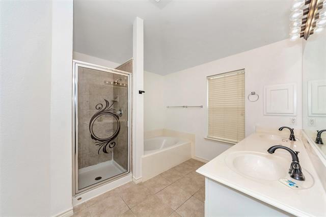 Building Photo - 10209 Fossil Valley Dr