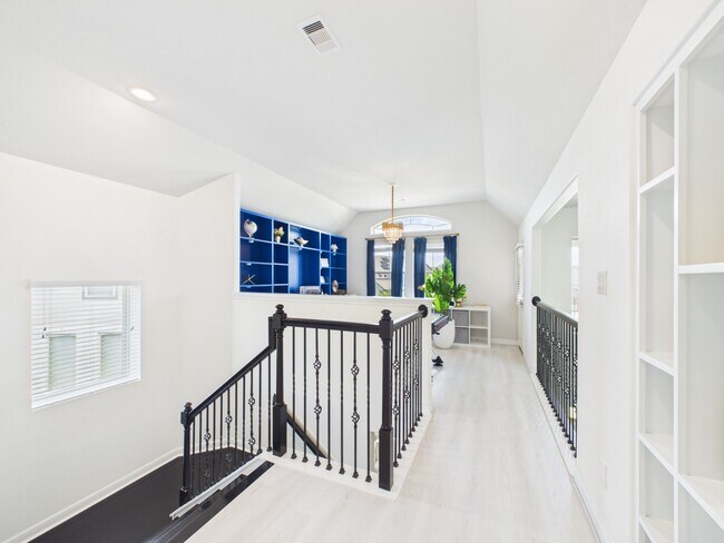 Building Photo - 24711 Miltonwood St