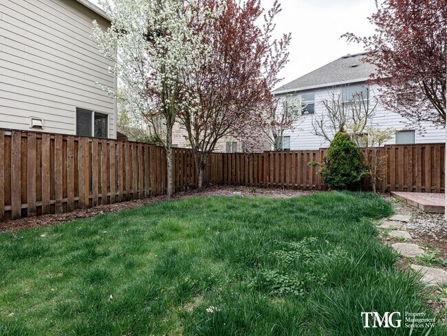 Building Photo - Beautiful 3+br/2.5ba House with office, fenced yard, 2 car garage and AC