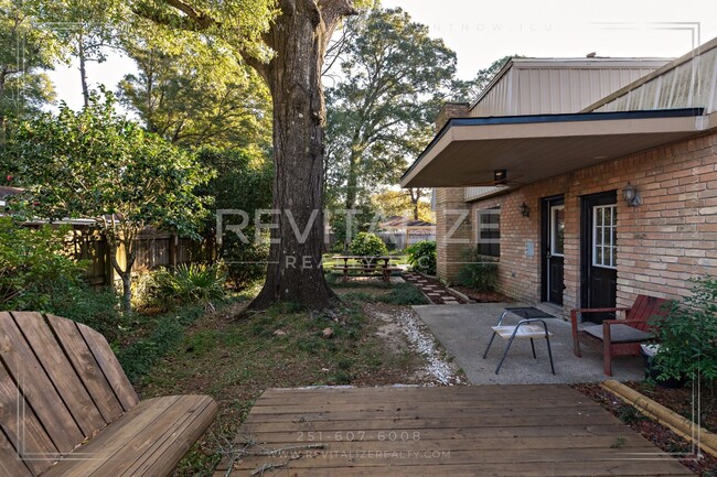 Building Photo - Charming 3-Bd 2.5 Ba on Corner Lot in Sats...