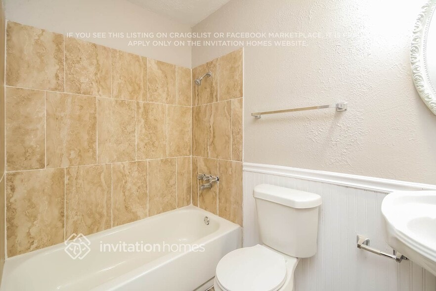 Building Photo - 16835 Grampin Dr