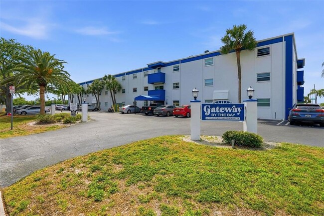 Building Photo - 350 79th Ave N