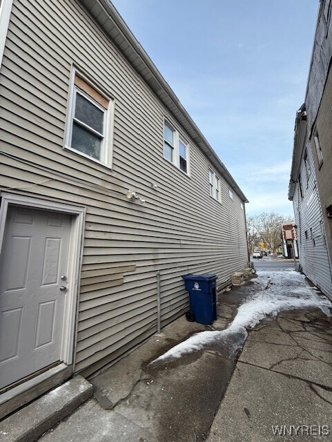 Building Photo - 2255 Genesee St