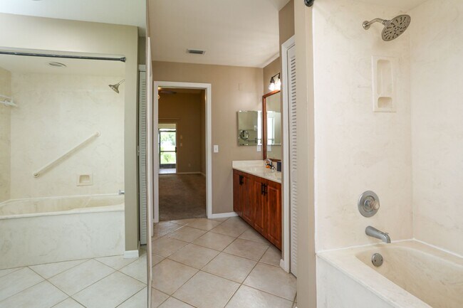 Building Photo - ** LELY COUNTRY CLUB UNFURNISHED 3 BEDROOM...