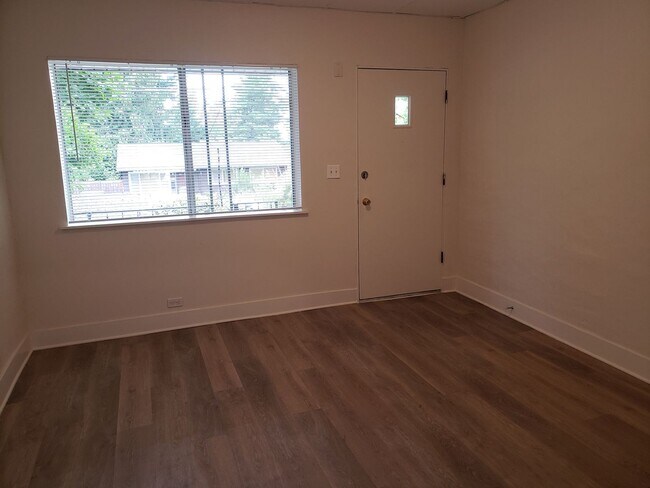 Building Photo - Arlington Pl. Triplex - EBB001