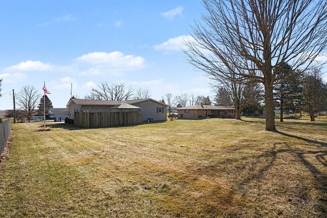 Building Photo - Yvonna