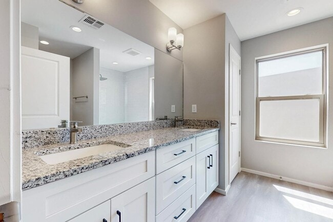 Building Photo - New Townhouse NE Heights 2/bedroom 1.5/bath 1/CG