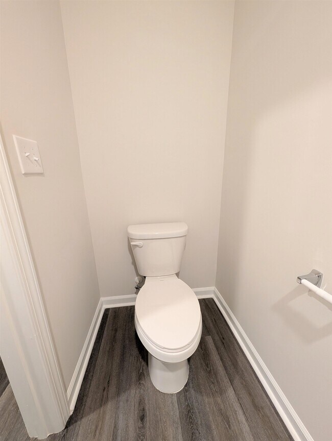 Building Photo - 636 Golden Resin Rd