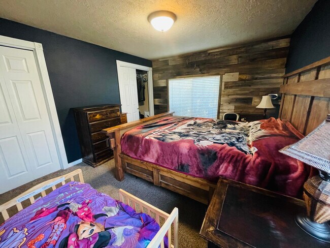 Master Bedroom - 2682 Southview Plz