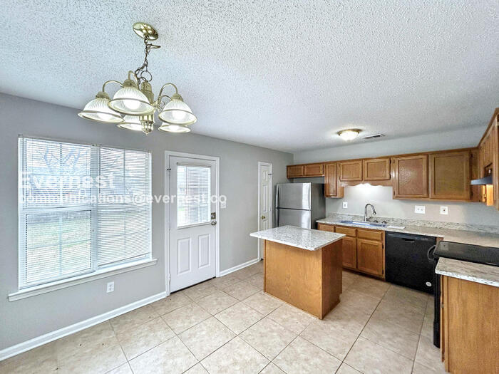 Building Photo - 7036 Foxhall Dr