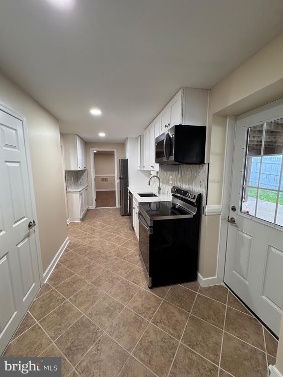 Building Photo - 14789 Edison Ct