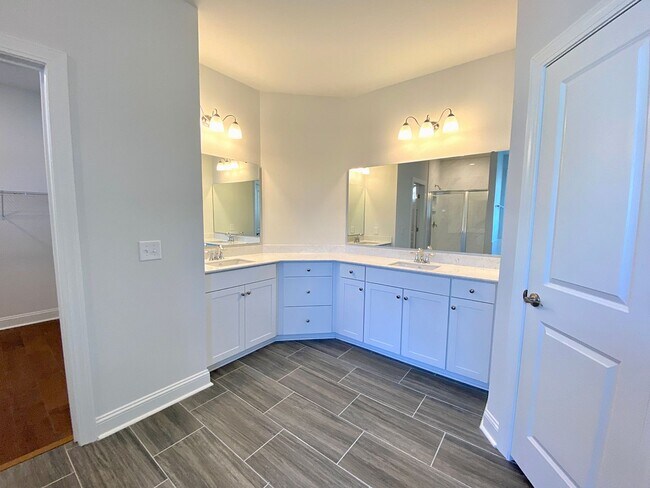Building Photo - Stunning 6 bedroom in Cane Bay loaded with...