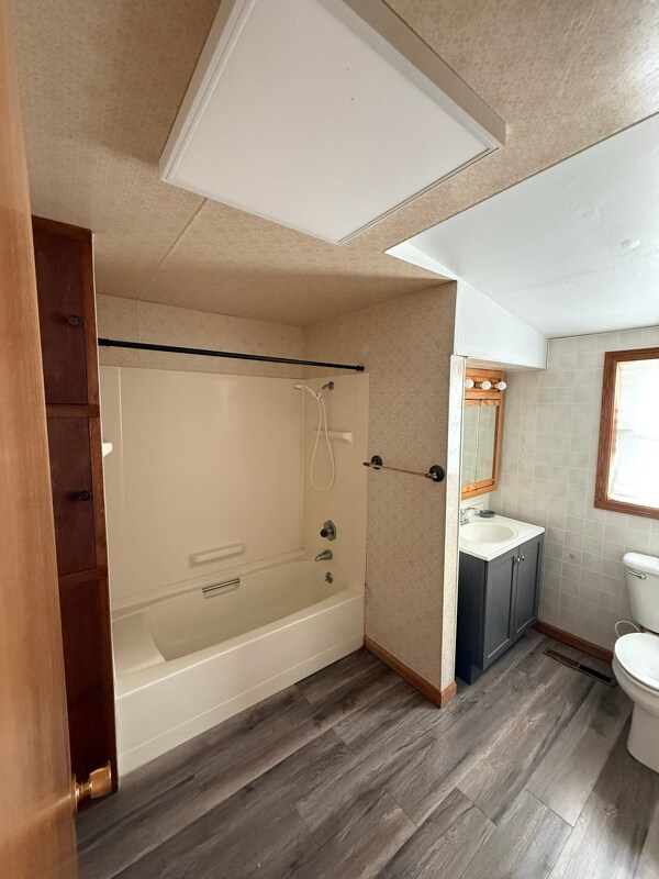 Building Photo - 403 W 3rd St