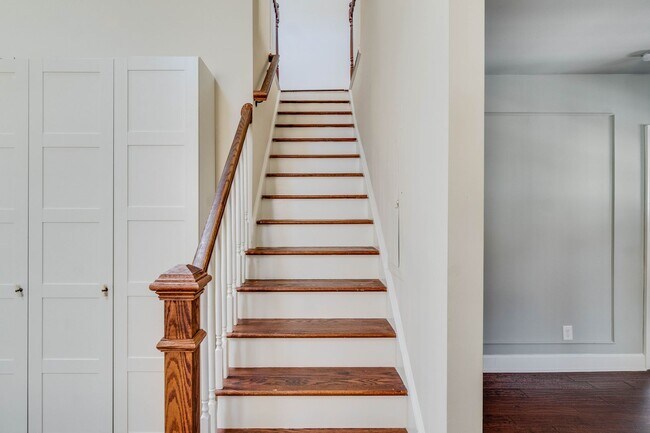 Building Photo - Newly Updated 4/3 in Howell Station w/ Ful...
