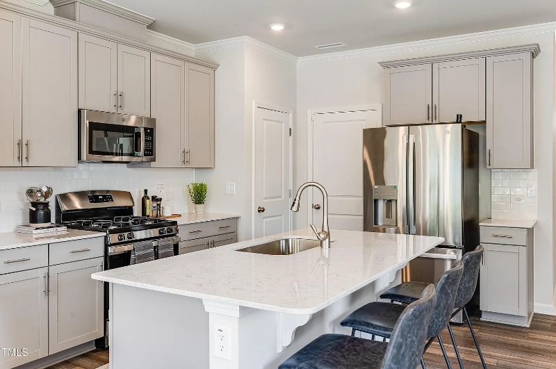 Building Photo - 269 Paramount Dr