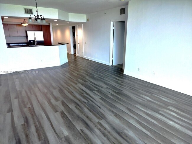 Building Photo - 14951 Royal Oaks Ln