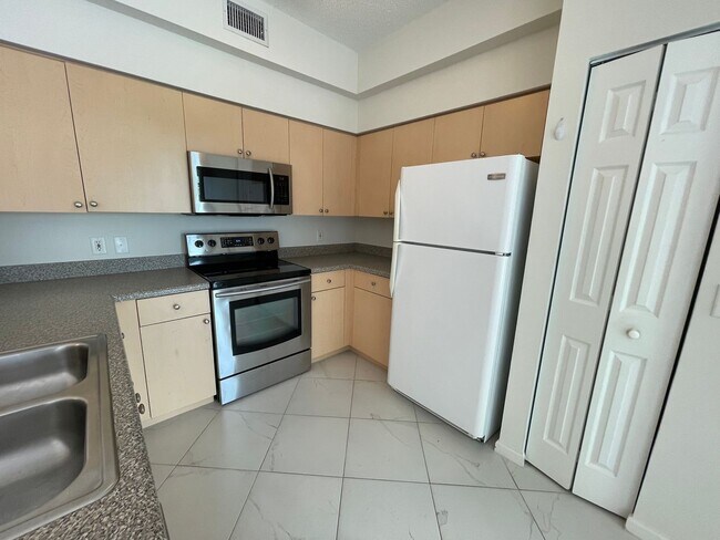 Building Photo - ANNUAL RENTAL - RESERVE AT NAPLES -2 BED 2...