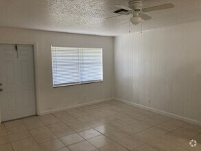 Building Photo - 3600 Riverside Dr