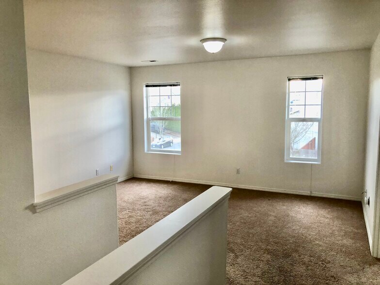 Loft - 1552 SE Ripplewood Ave