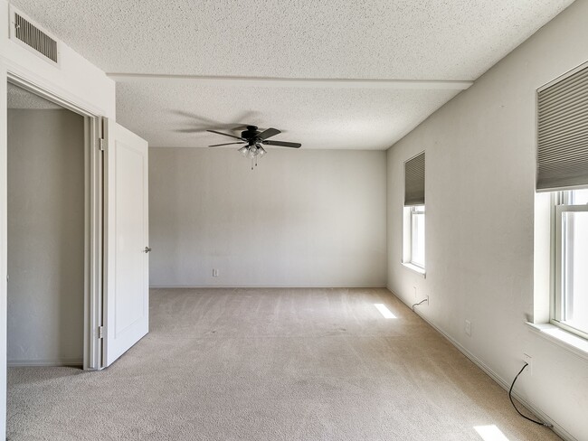 Building Photo - 3063 W Wilshire Blvd