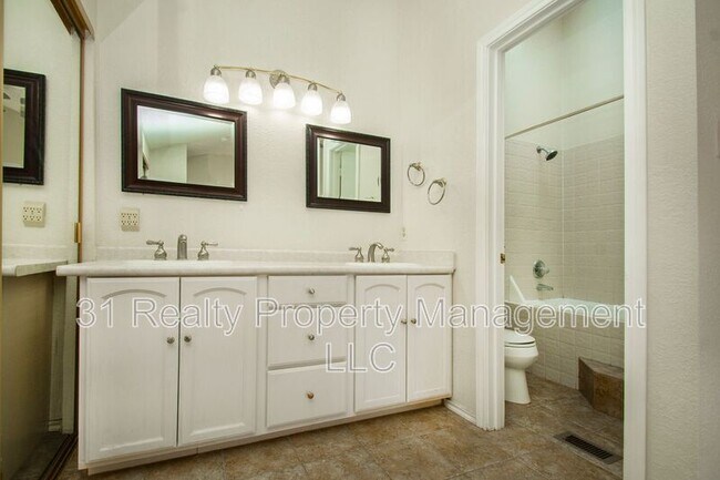 Building Photo - 4242 N Capistrano Dr