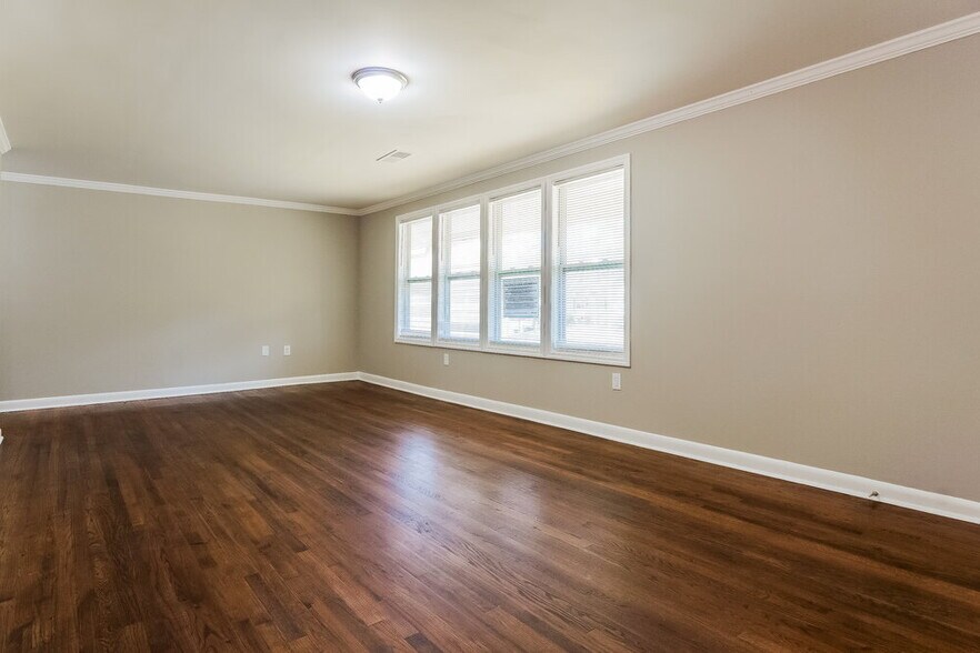 Building Photo - 328 Pleasant Valley Dr