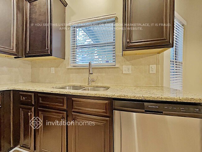 Building Photo - 807 Kite Way