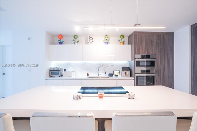 Building Photo - 851 NE 1st Ave