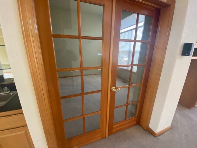 Building Photo - Large Home in Piney Creek