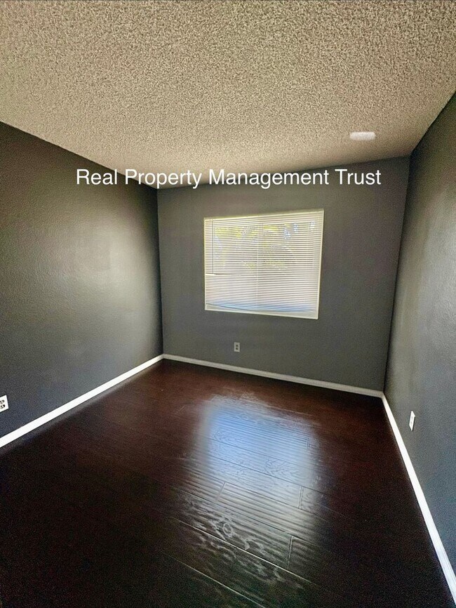 Building Photo - 10779 Anemone Cir