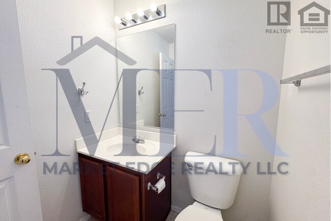 Building Photo - 4Bed/2.5Bath Home at 83rd Ave/Olive Ave! R...