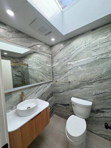 Building Photo - 603 Woodside Way