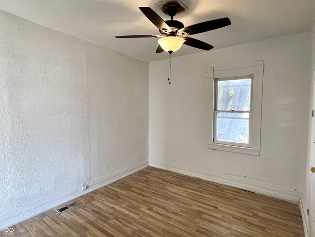 Building Photo - 231 E South C St