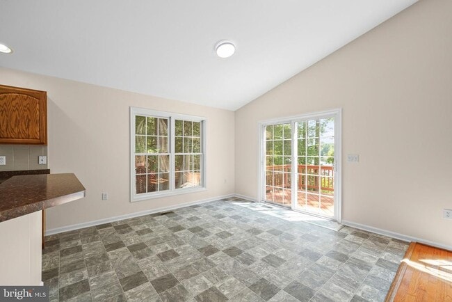 Building Photo - 686 Lake Caroline Dr