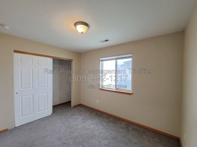 Building Photo - 6305 Thistledown Dr