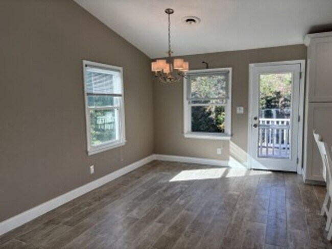 Building Photo - Beautiful home in Emerald Isle.