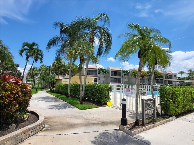 Primary Photo - 230 Lakeview Dr